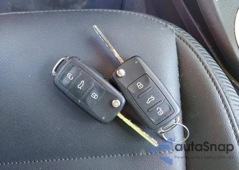 2014 Volkswagen Beetle 2.5L из США, поврежденный, VIN 3VWHX7AT7EM614979